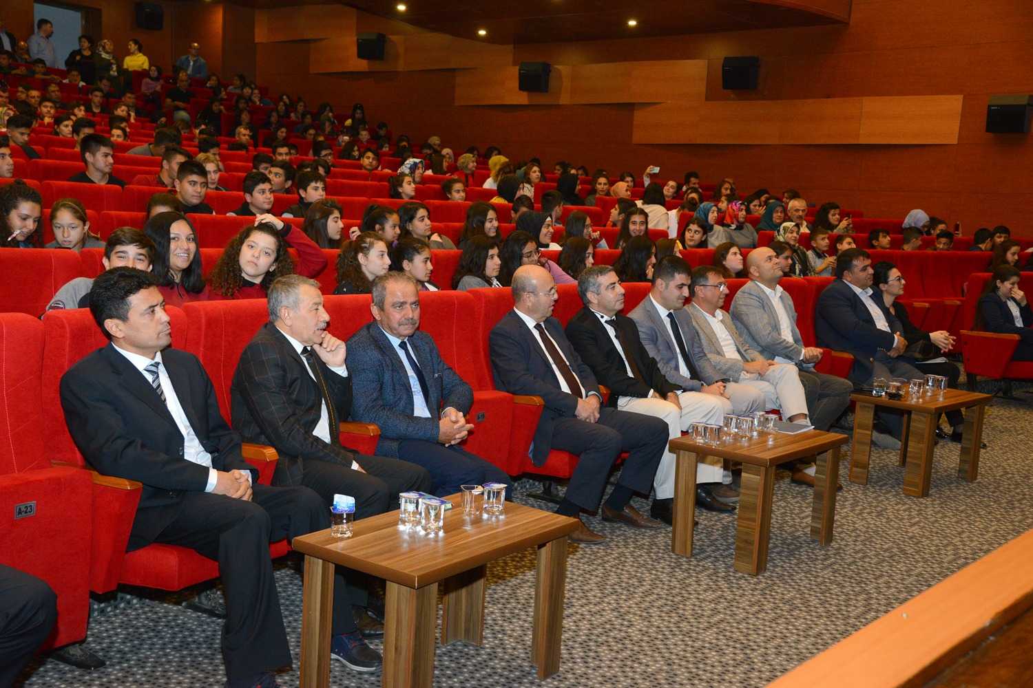 BAŞKANIMIZ MUSTAFA YILMAZ GELECEĞİM MESLEĞİM KONFERANSINA KATILDI